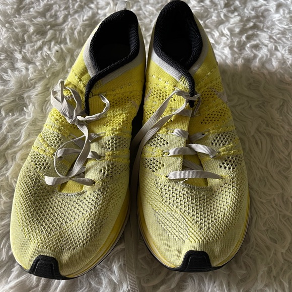 Yellow Nike Flyknit - Picture 2 of 7